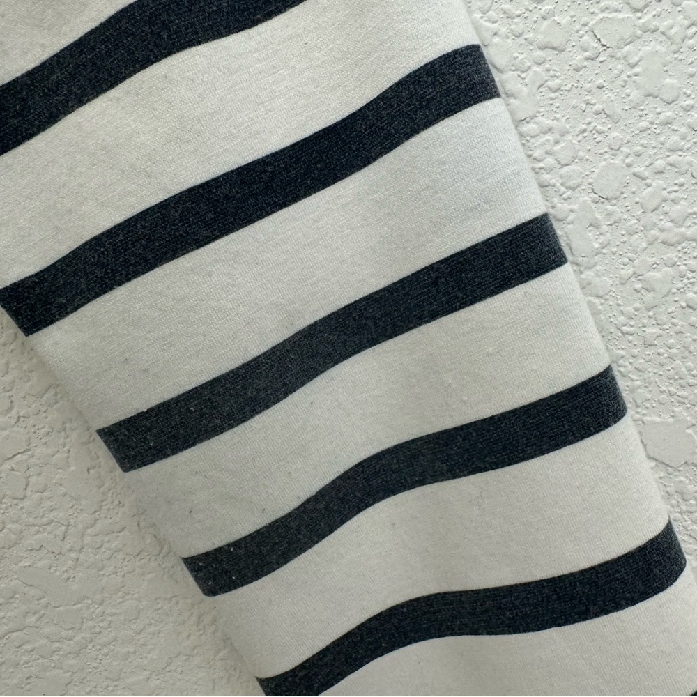 Tuckernuck Pomander Place Striped
Evie Swing Sweatshirt - One Size - Picture 8 of 15